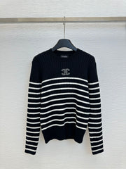 Vertical stripe knitted round neck long sleeves