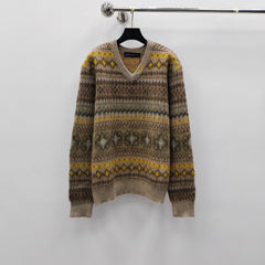 Long-sleeved v-neck cashmere sweater with jacquard pattern