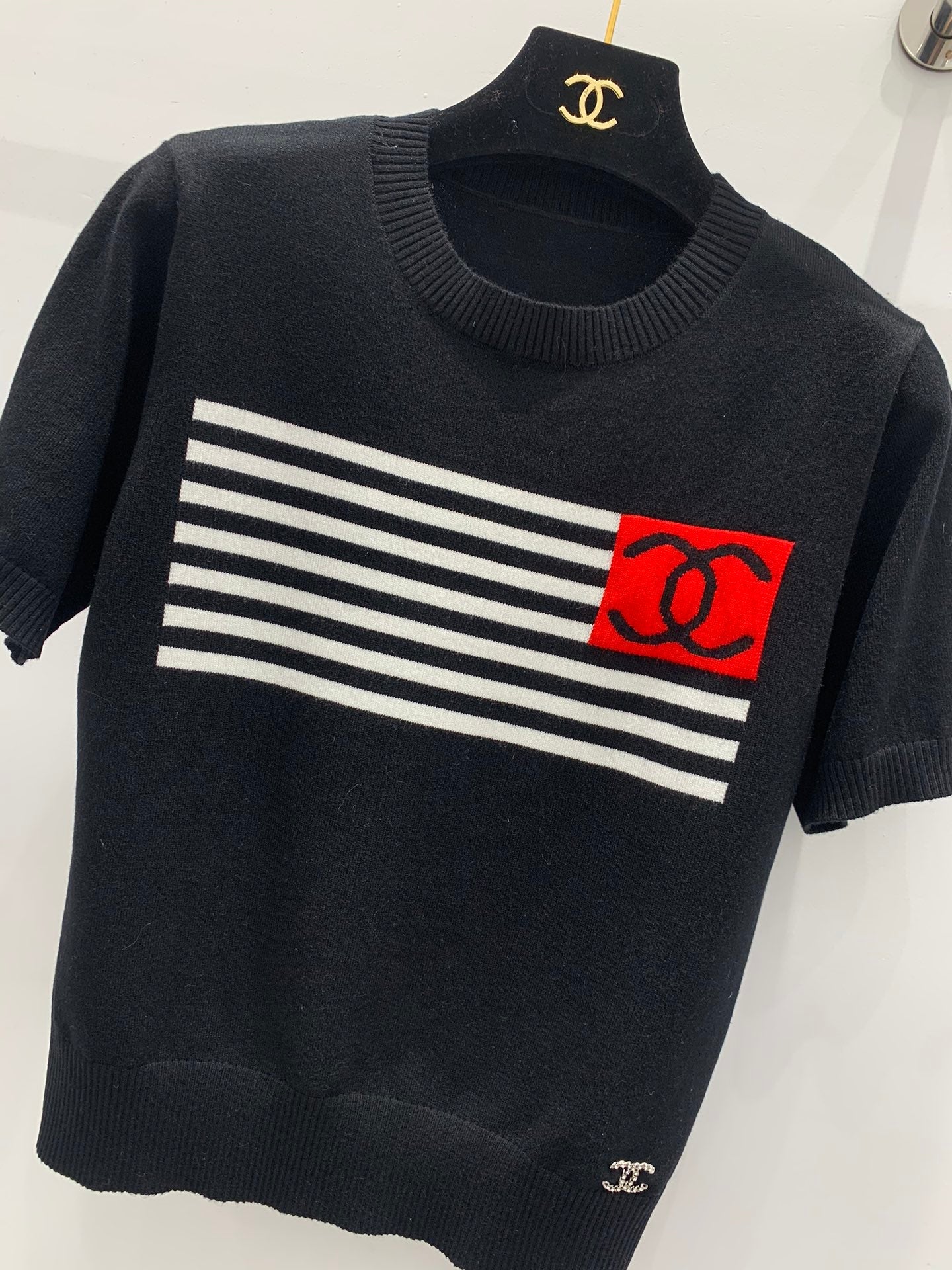 Contrast color striped stitching pair Knitted T-shirt