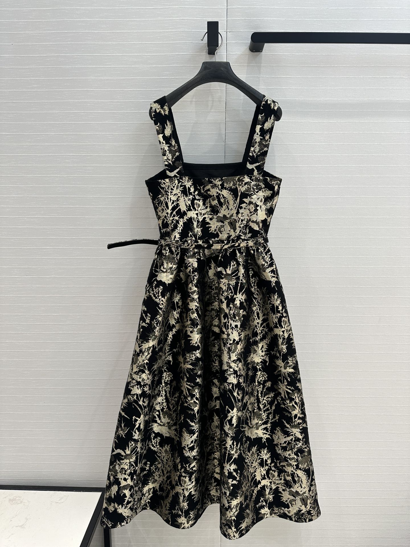 Black gold vessel Rui flower element suspender dress!