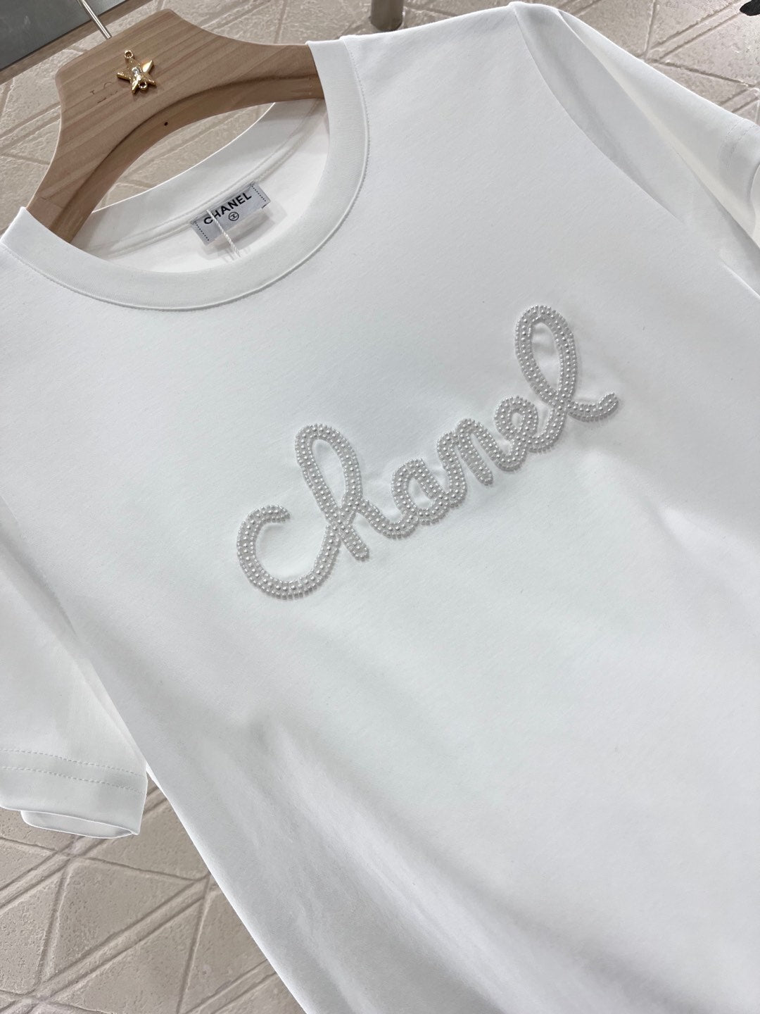 Round neck beaded lettering T-shirt