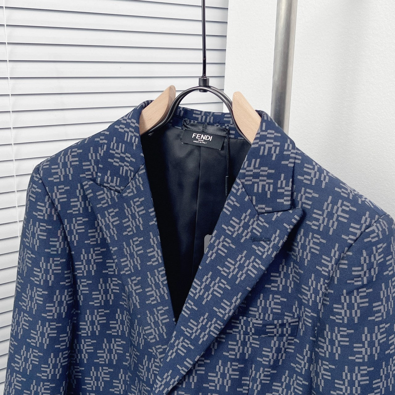 Labyrinth jacquard suit