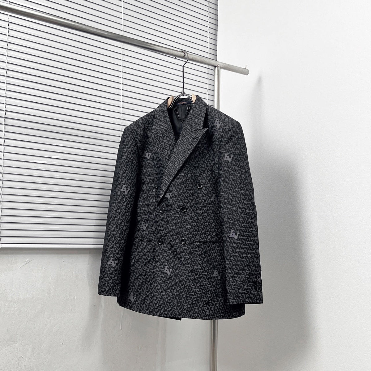 Full Standout jacquard suit