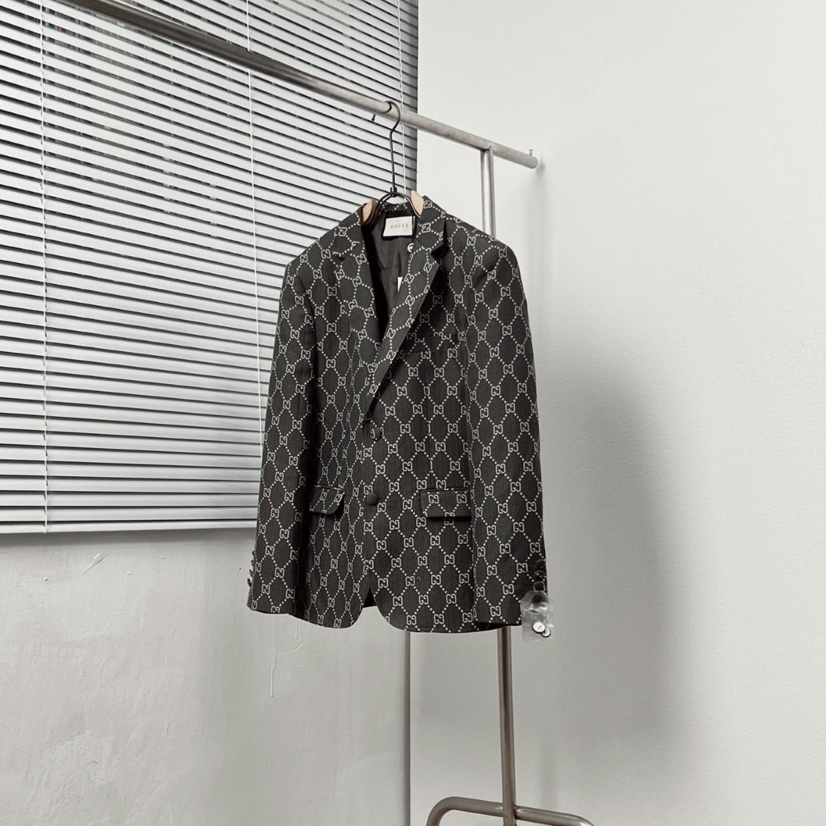 letter rhombus logo jacquard suit