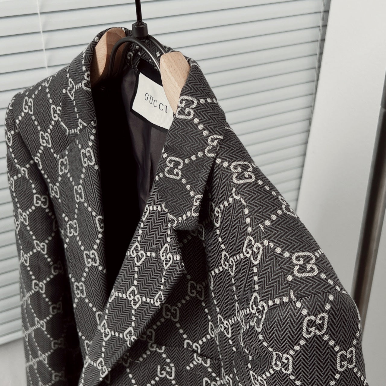 letter rhombus logo jacquard suit