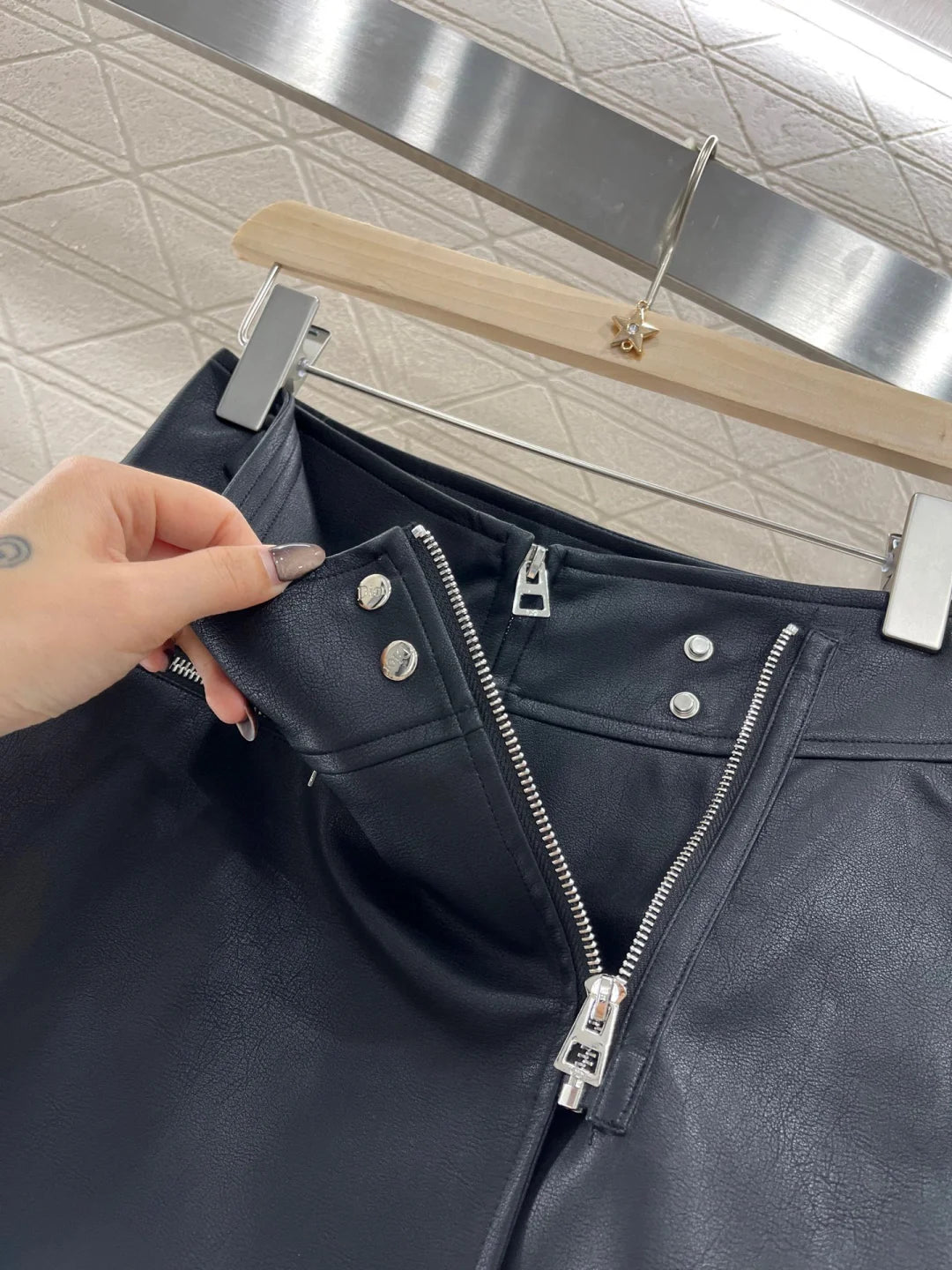 One-piece zip leather culottes