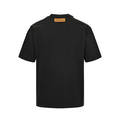 Short sleeves with large logo embedded in presbyopia embroidery