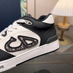 D letter presbyopic embroidered casual sneakers