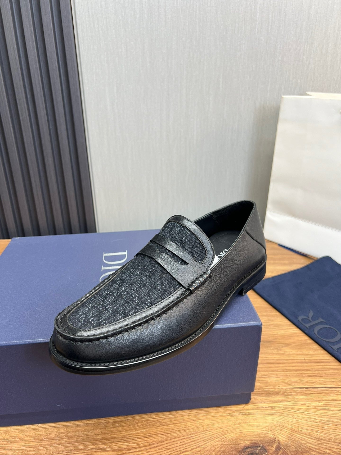 Loafers, high-end men's formal shoes and casual leather shoes