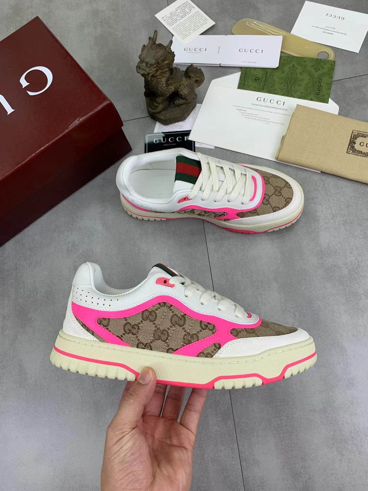 Stylish high quality flat sneakers