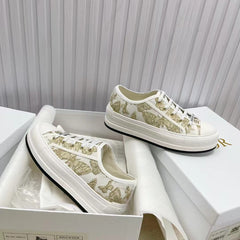 Fashionable high-end flat casual shoes