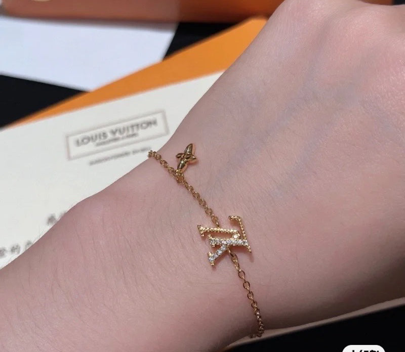 Diamond logo bracelet