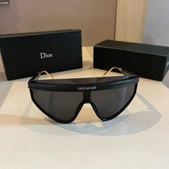 Irregular eyecup style sunglasses