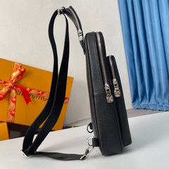 Adjustable shoulder strap and hook bag