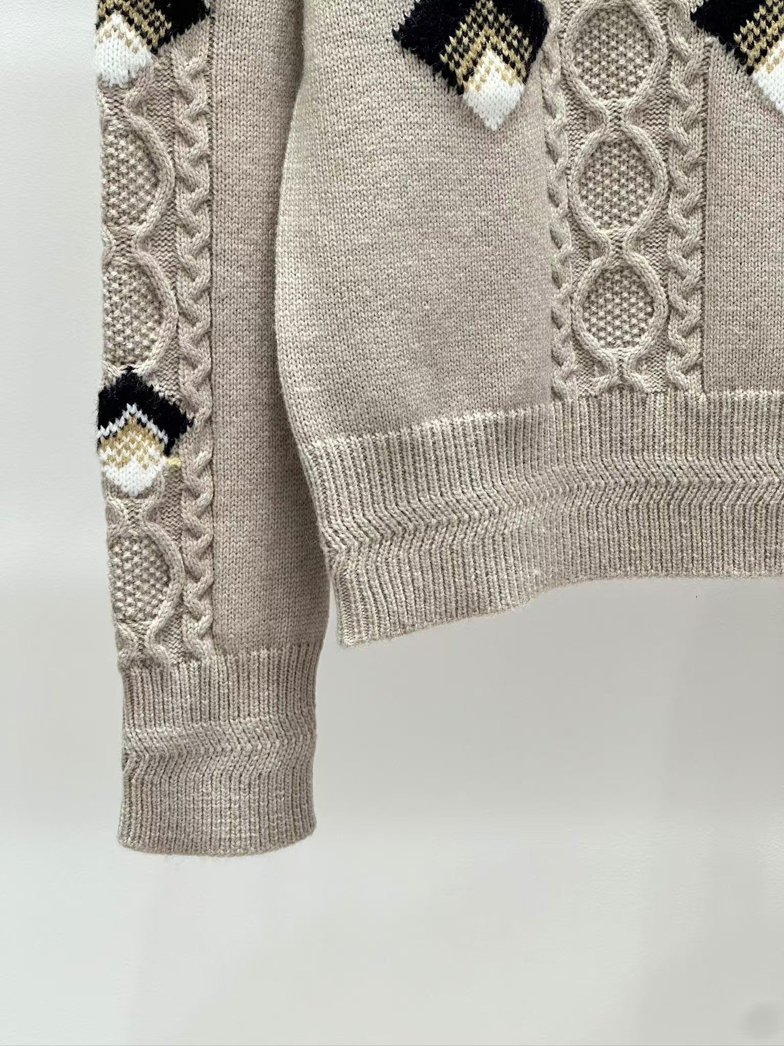 New contrast jacquard knit sweater