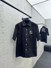 Topstitched short-sleeved shirt with embroidered letters