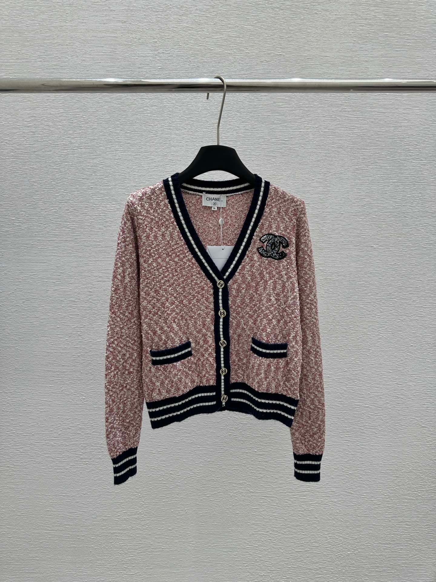 Autumn and winter new v-neck collision striped edge sequins logo knit cardigan jacket