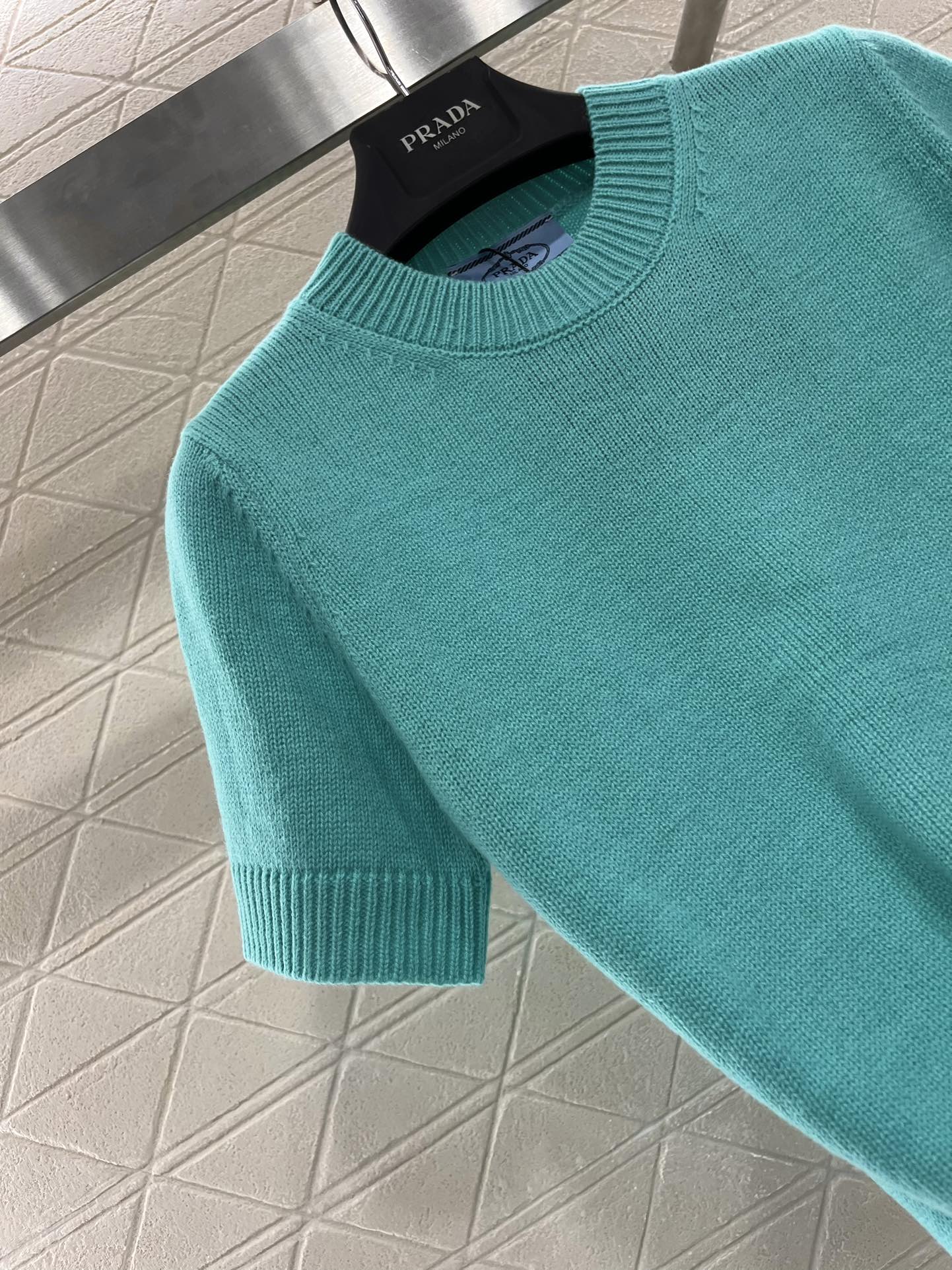 Solid color knitted crew neck short sleeves