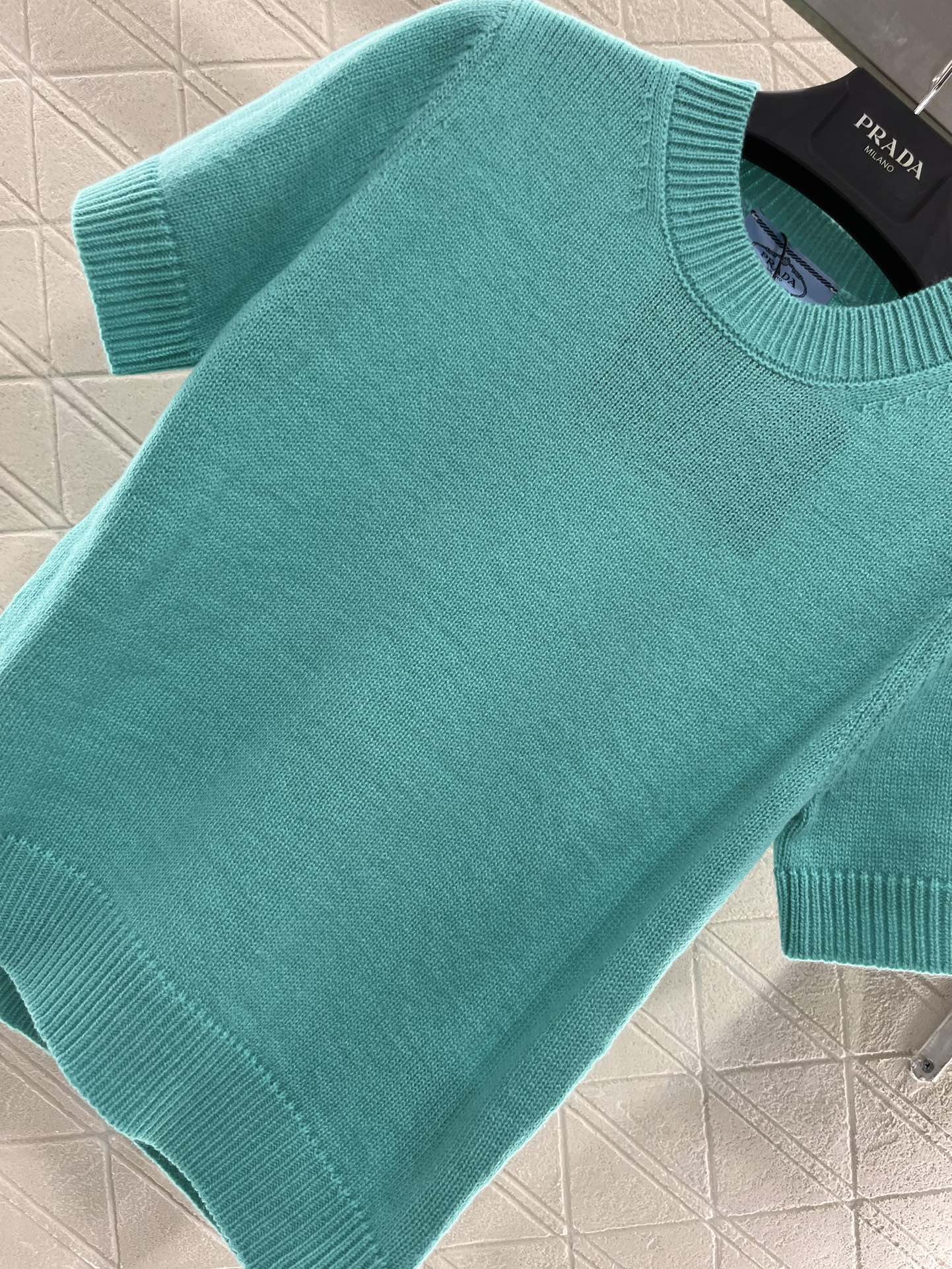 Solid color knitted crew neck short sleeves