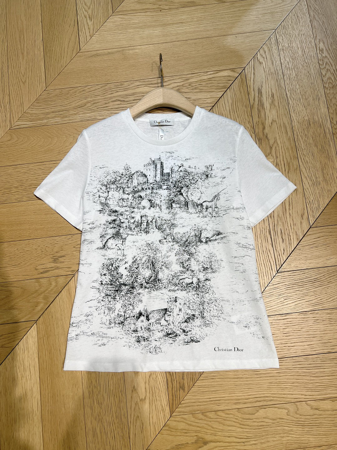 Elegant Sketch Short Sleeve T-Shirt