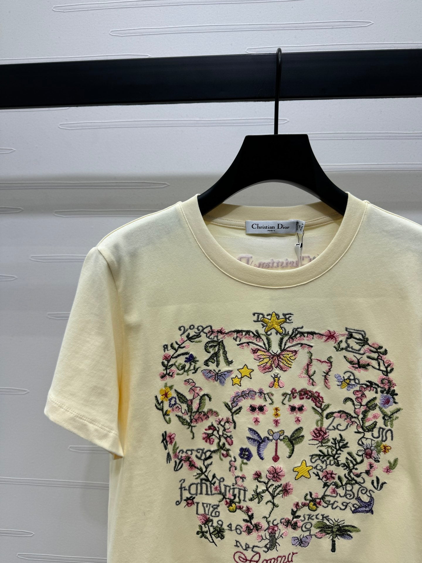 Embroidered round neck short-sleeved T-shirt