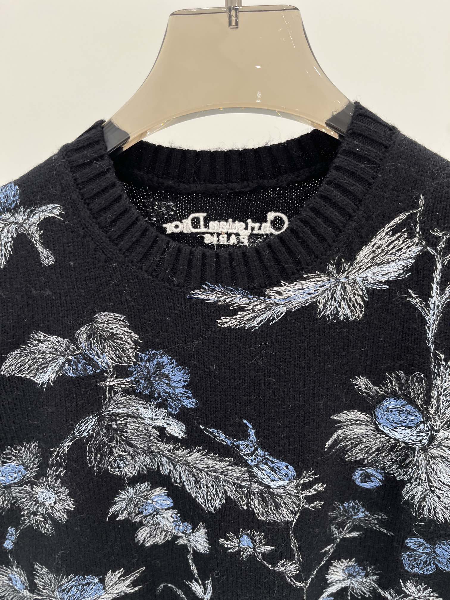 Floral pattern lettering embroidered casual knitted sweater