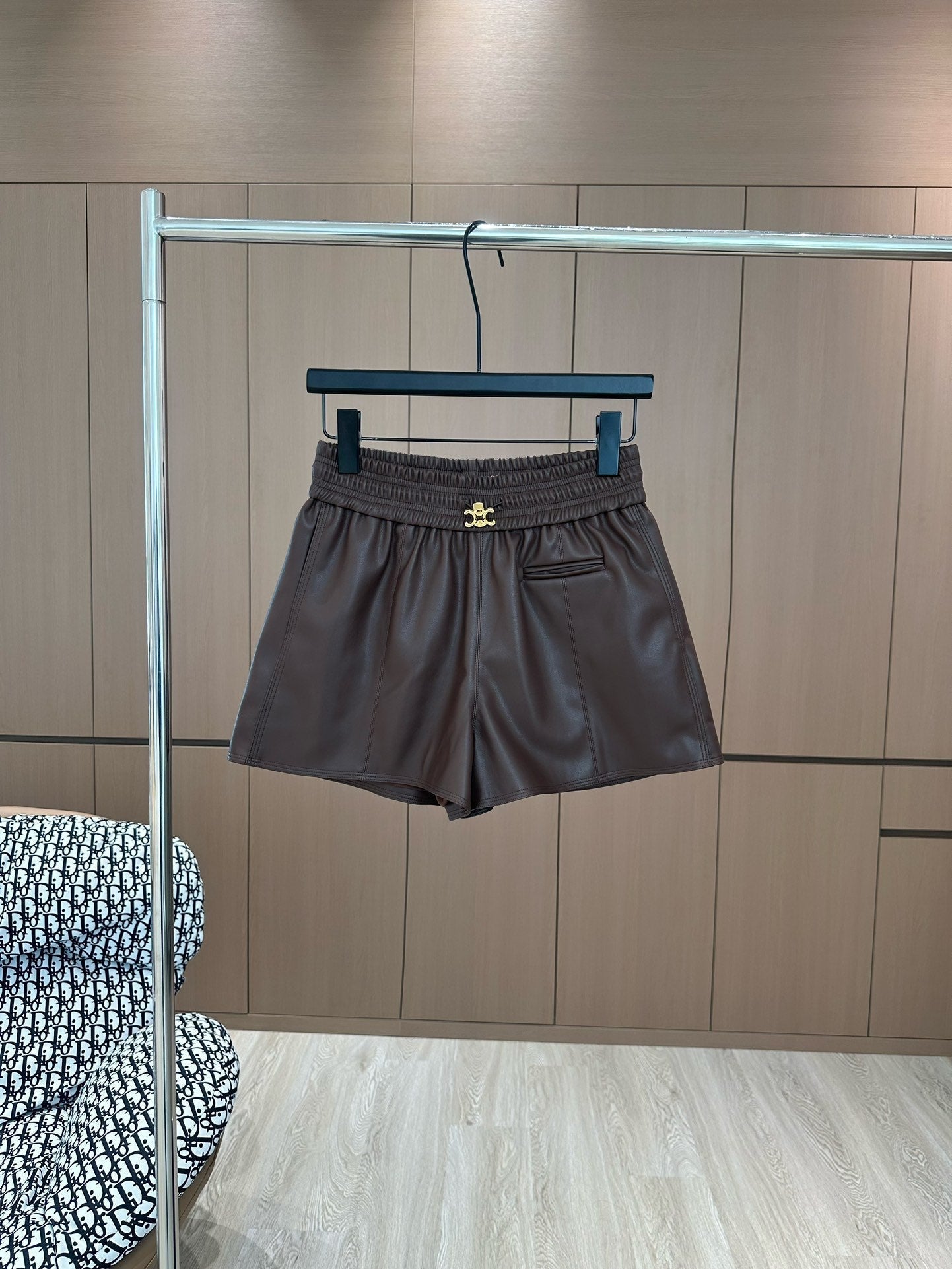 Metal buckle elastic high waist leather shorts