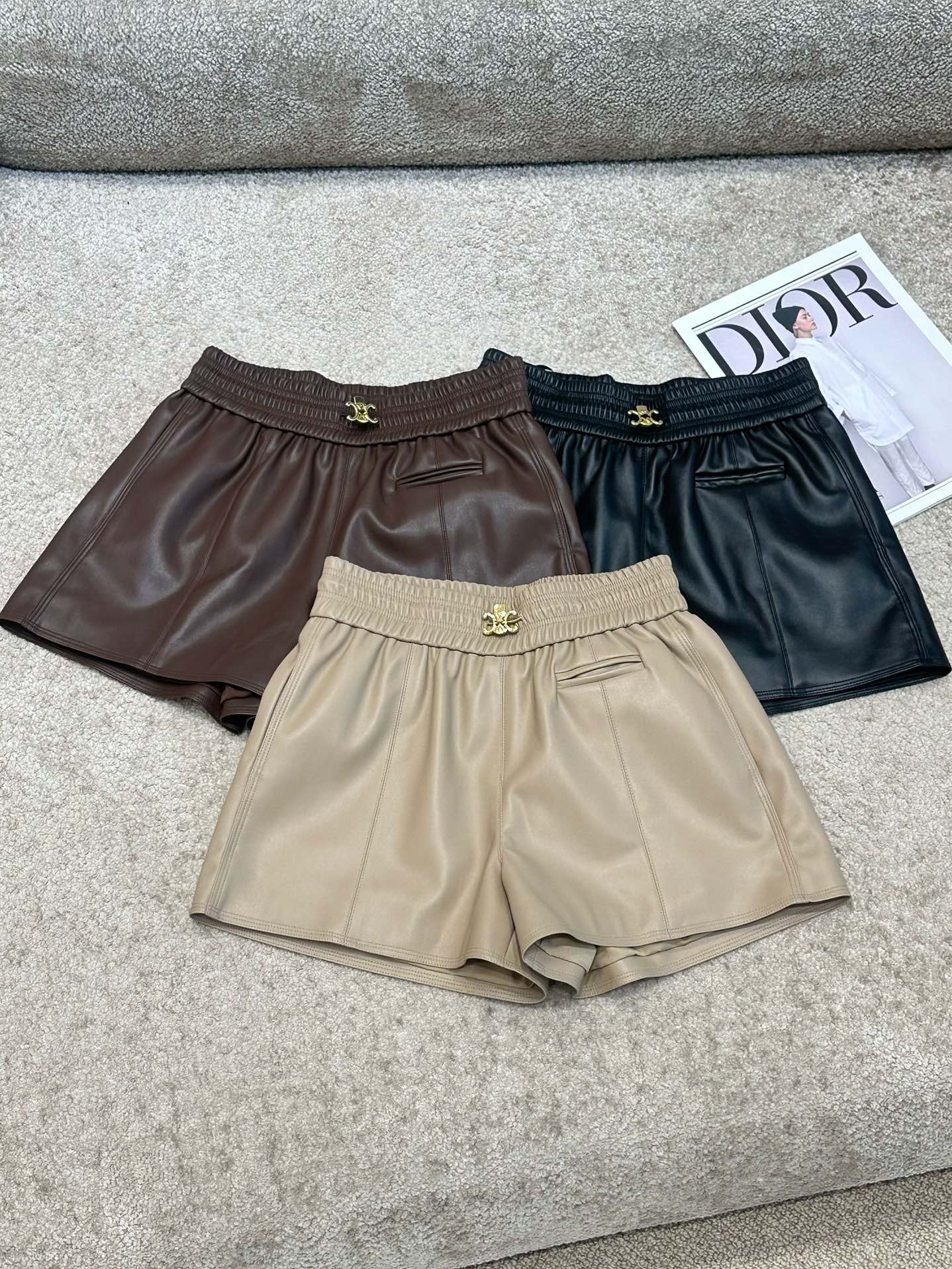 Metal buckle elastic high waist leather shorts