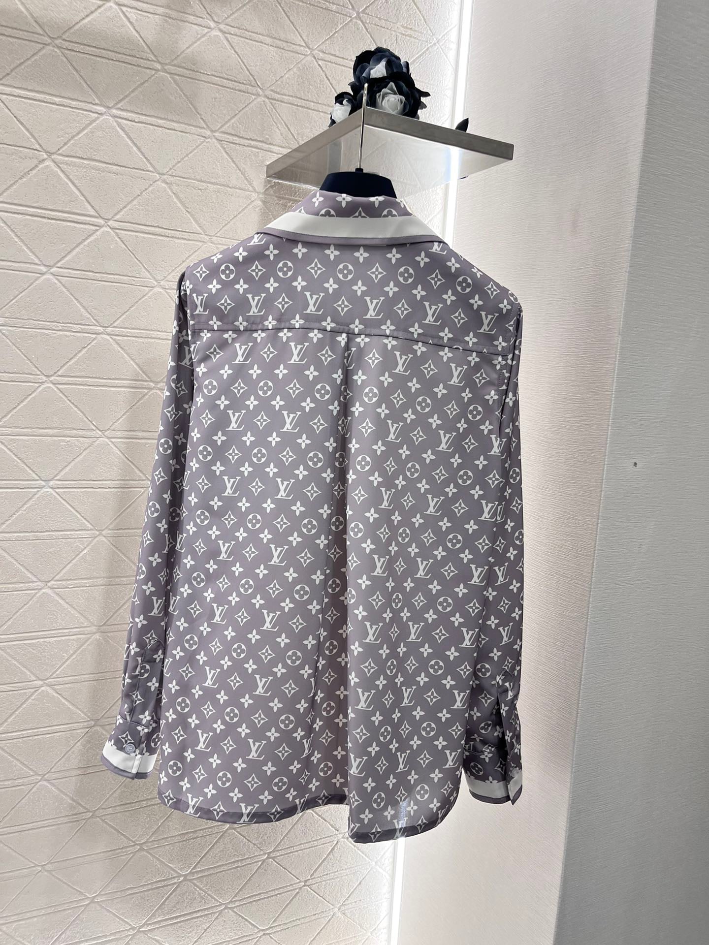 printed long sleeve shirt