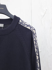 Knitted crew neck sweater with jacquard sleeves