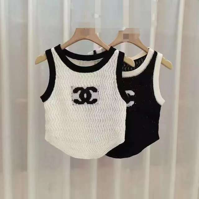 New cropped knitted logo vest