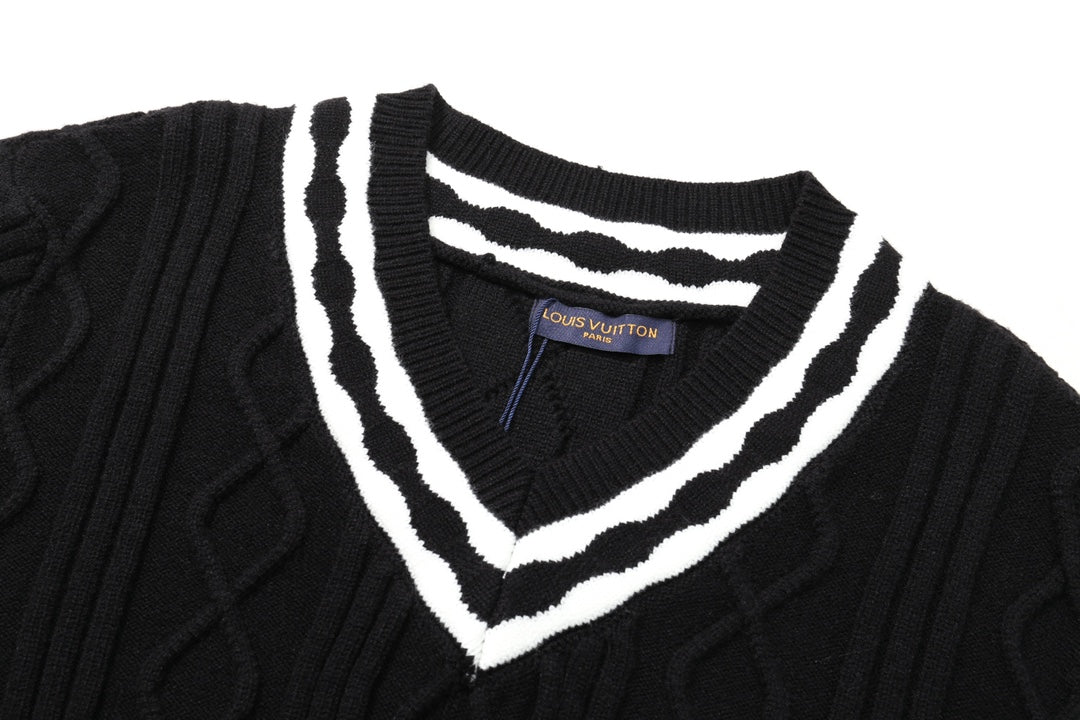 Knitted jacquard textured rhombus crew neck sweater