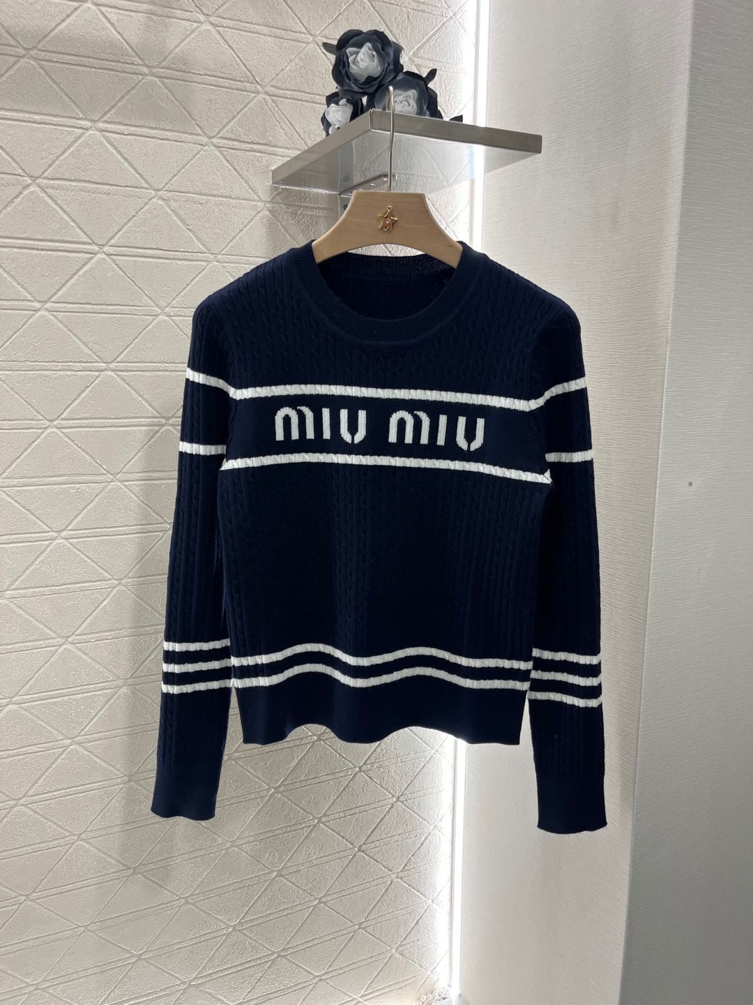 Crew neck slim fit knitted long sleeve sweater