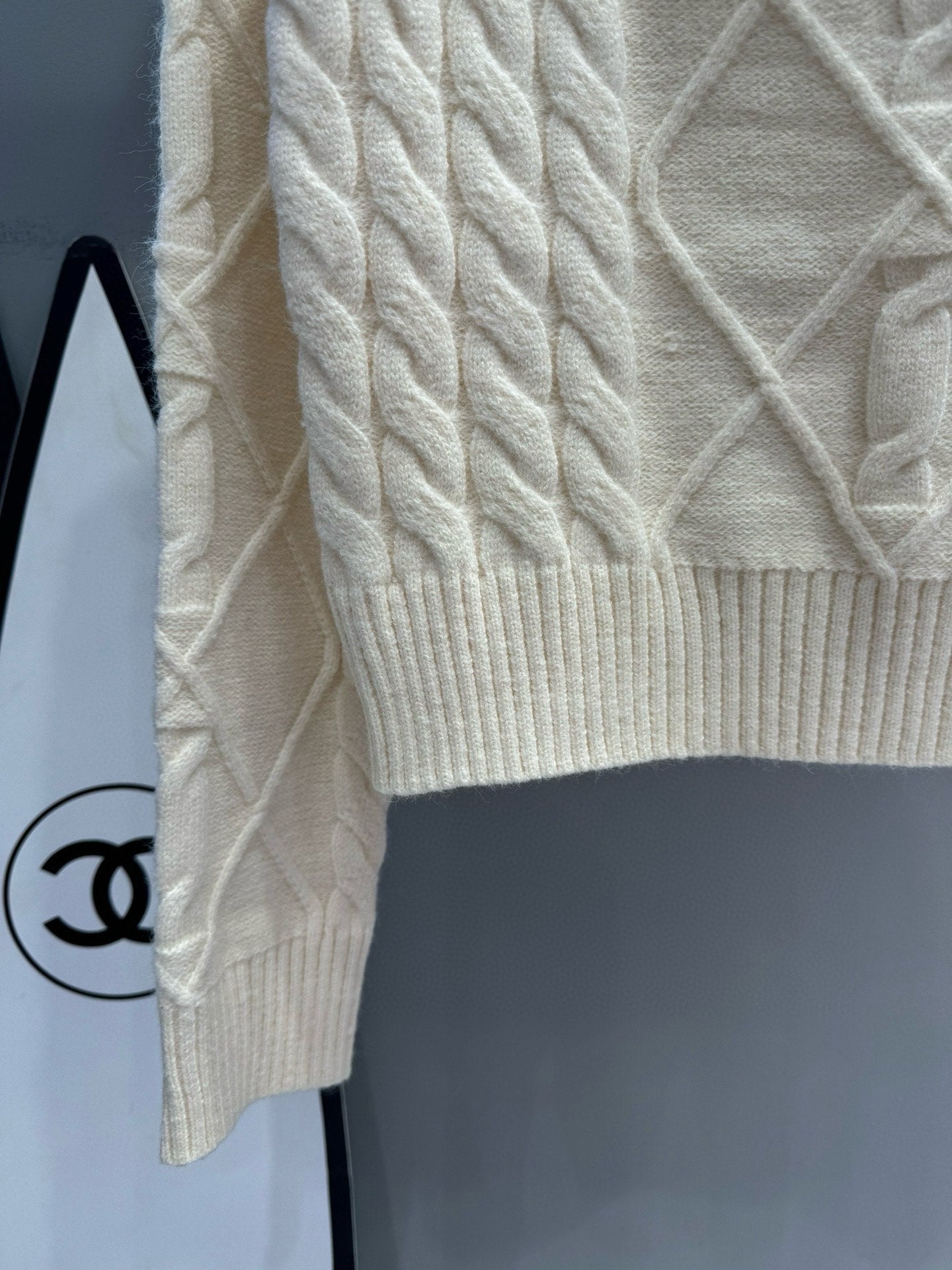 Knitted crew neck pullover