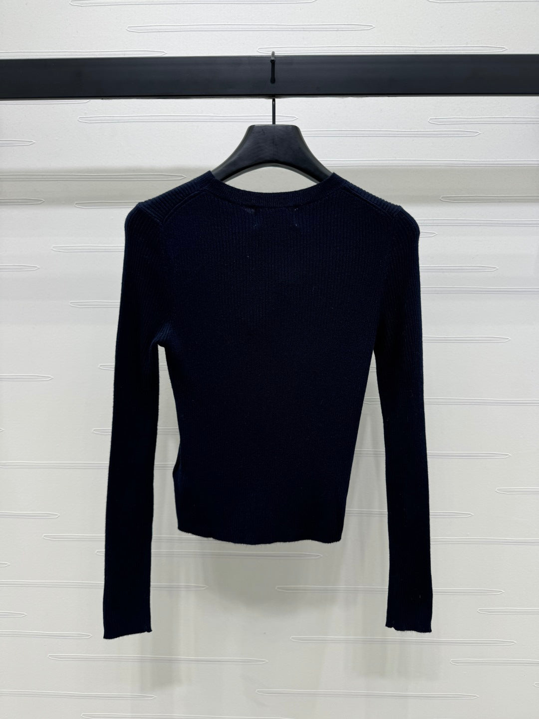 Contrast logo slim fit knit long sleeves