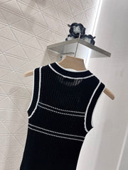 Round neck slim fit knitted vest