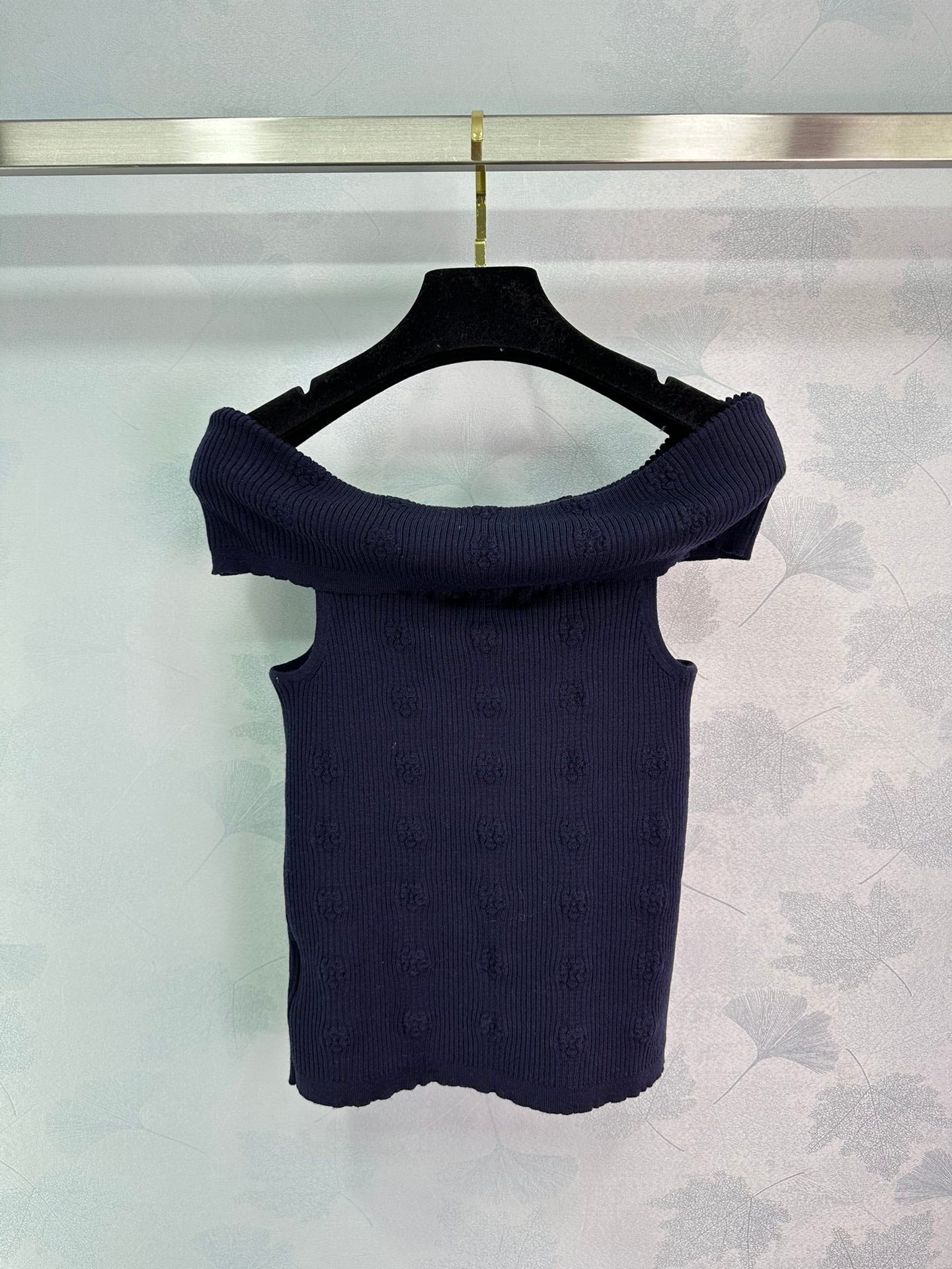 One shoulder T-shirt