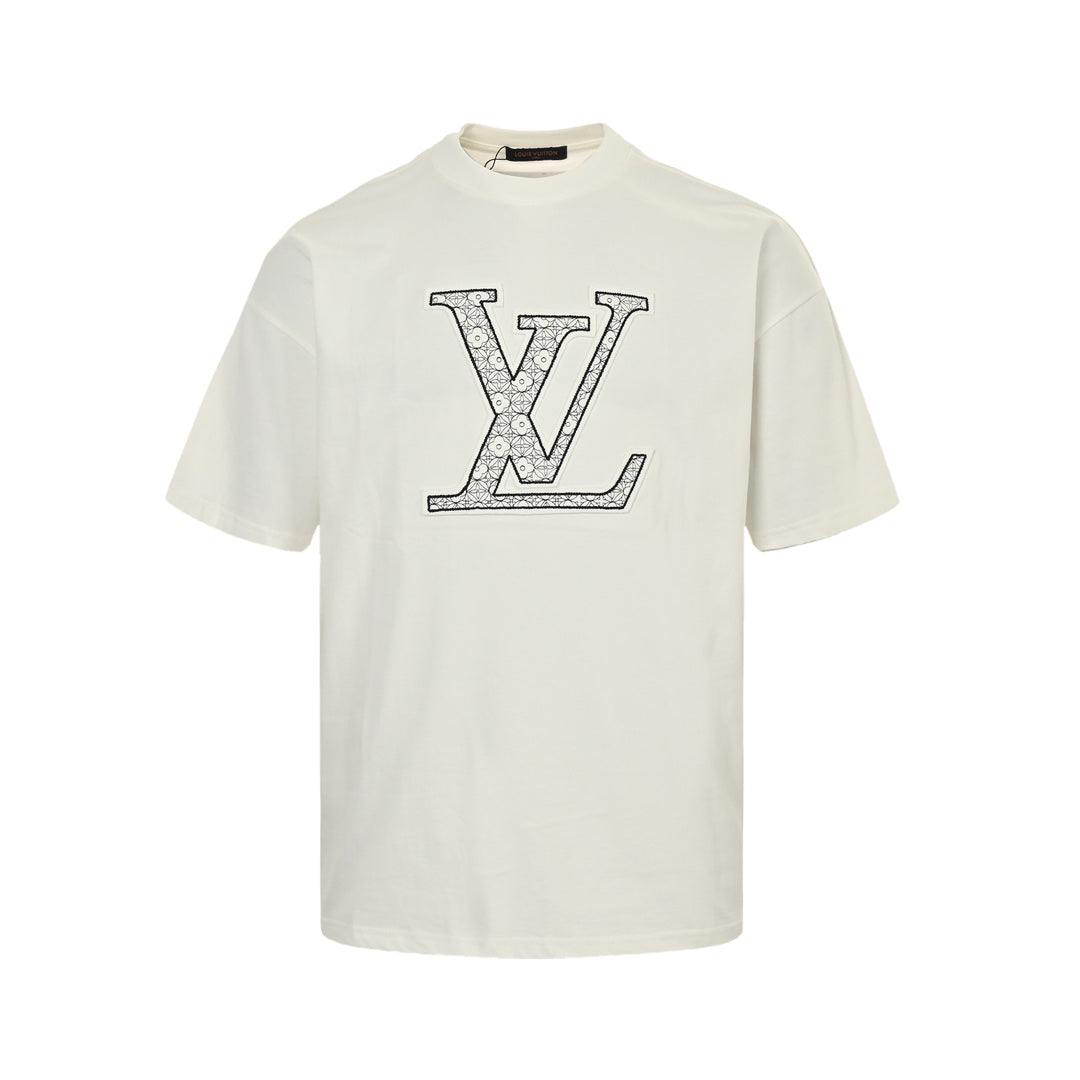 Short sleeves with large logo embedded in presbyopia embroidery