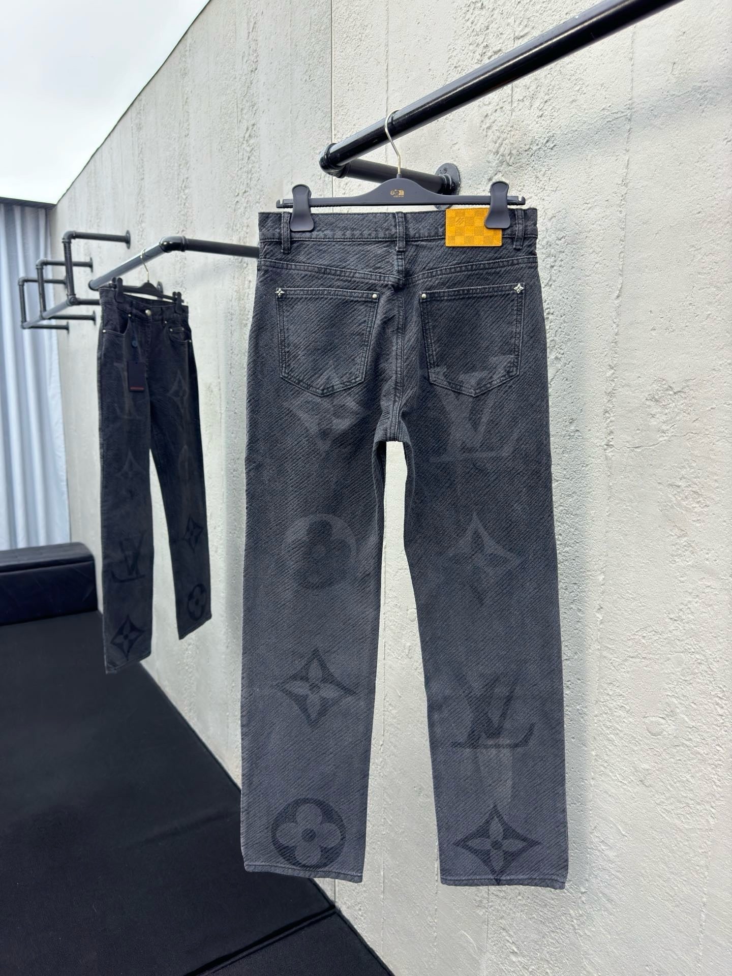 Dark pattern presbyopic logo twill jeans