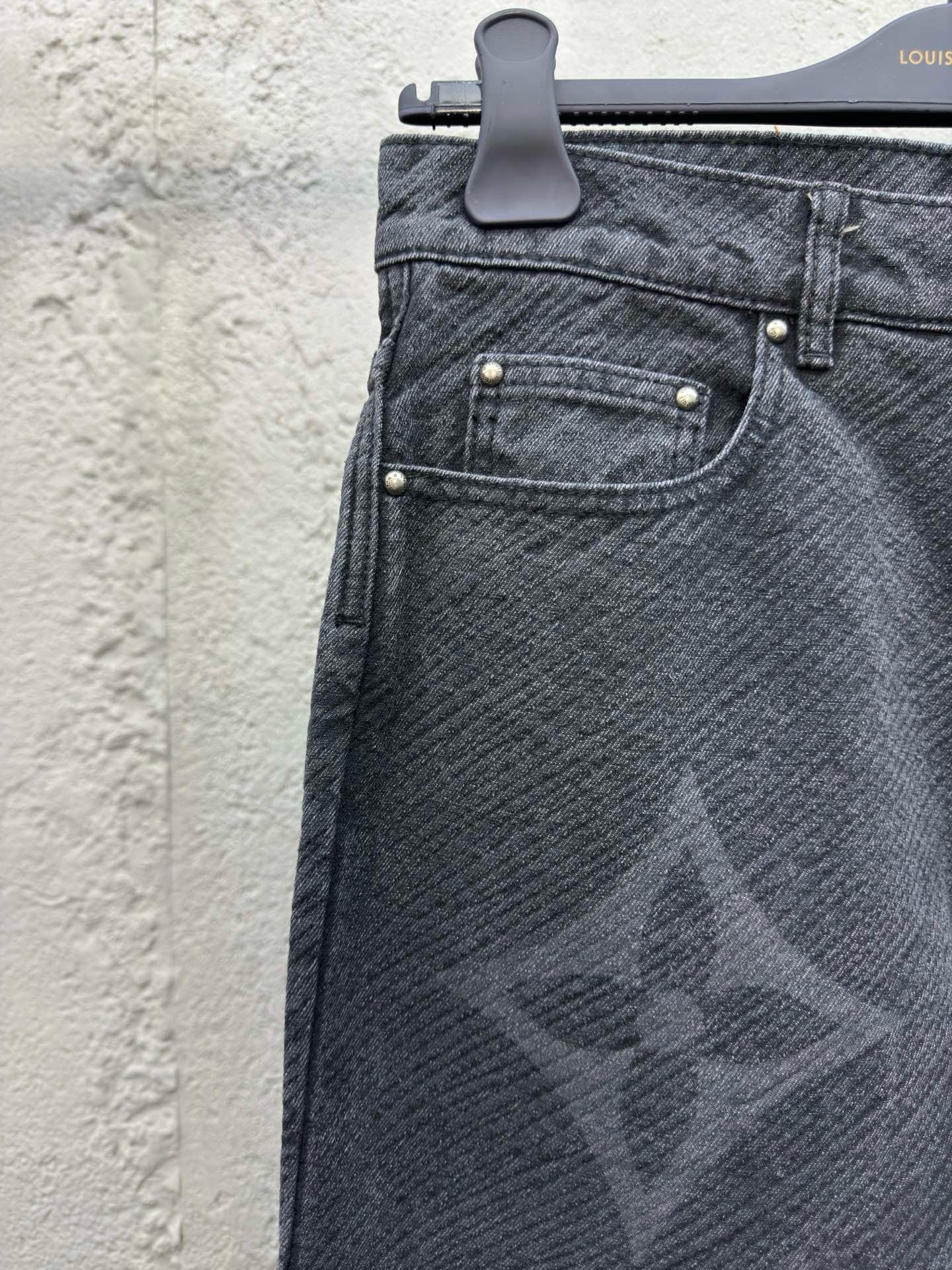 Dark pattern presbyopic logo twill jeans