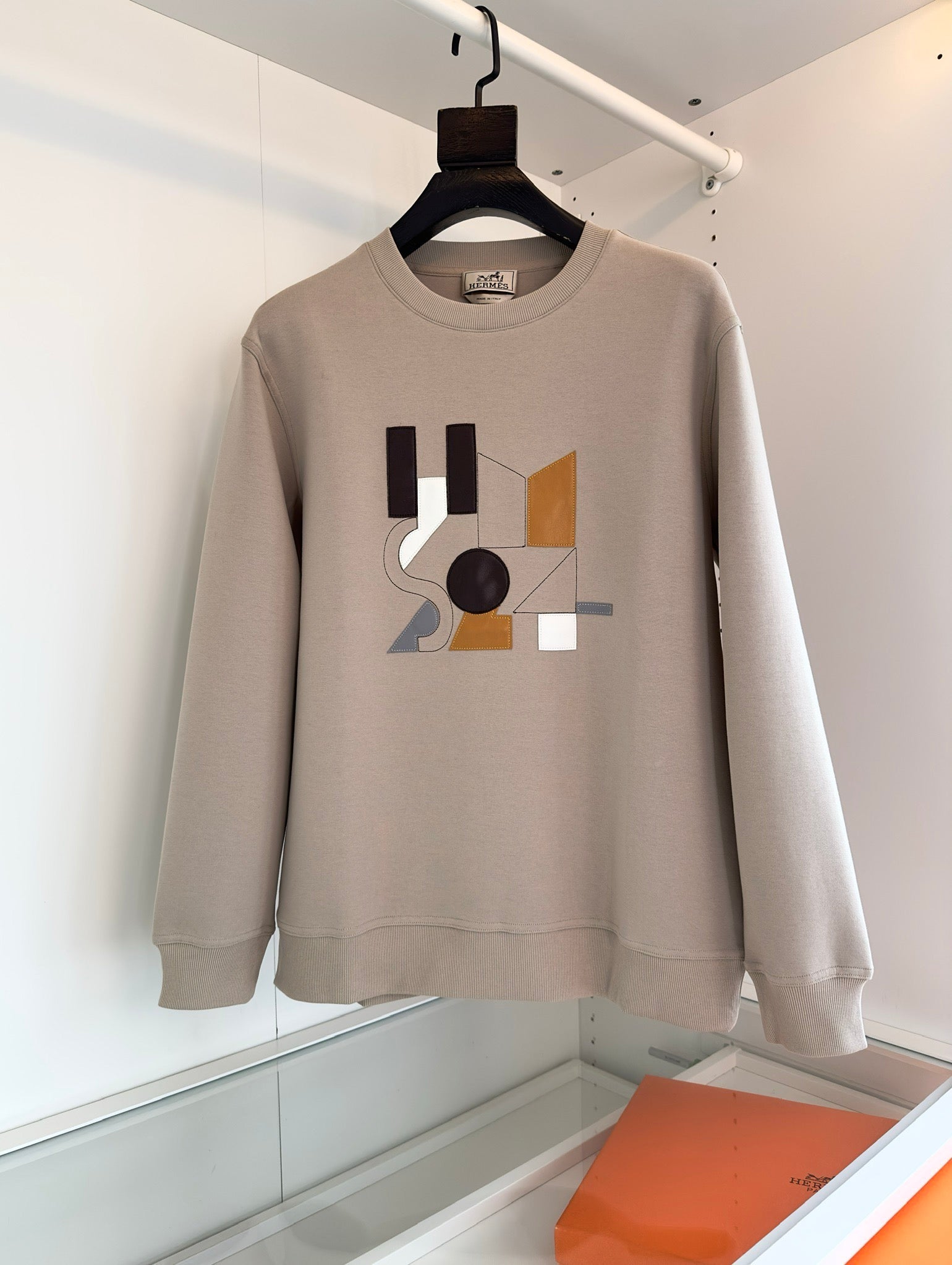 Logo sweatshirt with letter print on chest