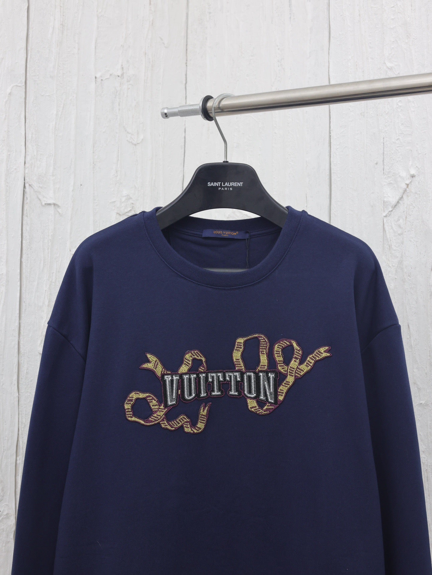 Streamer patch embroidered crew neck sweatshirt