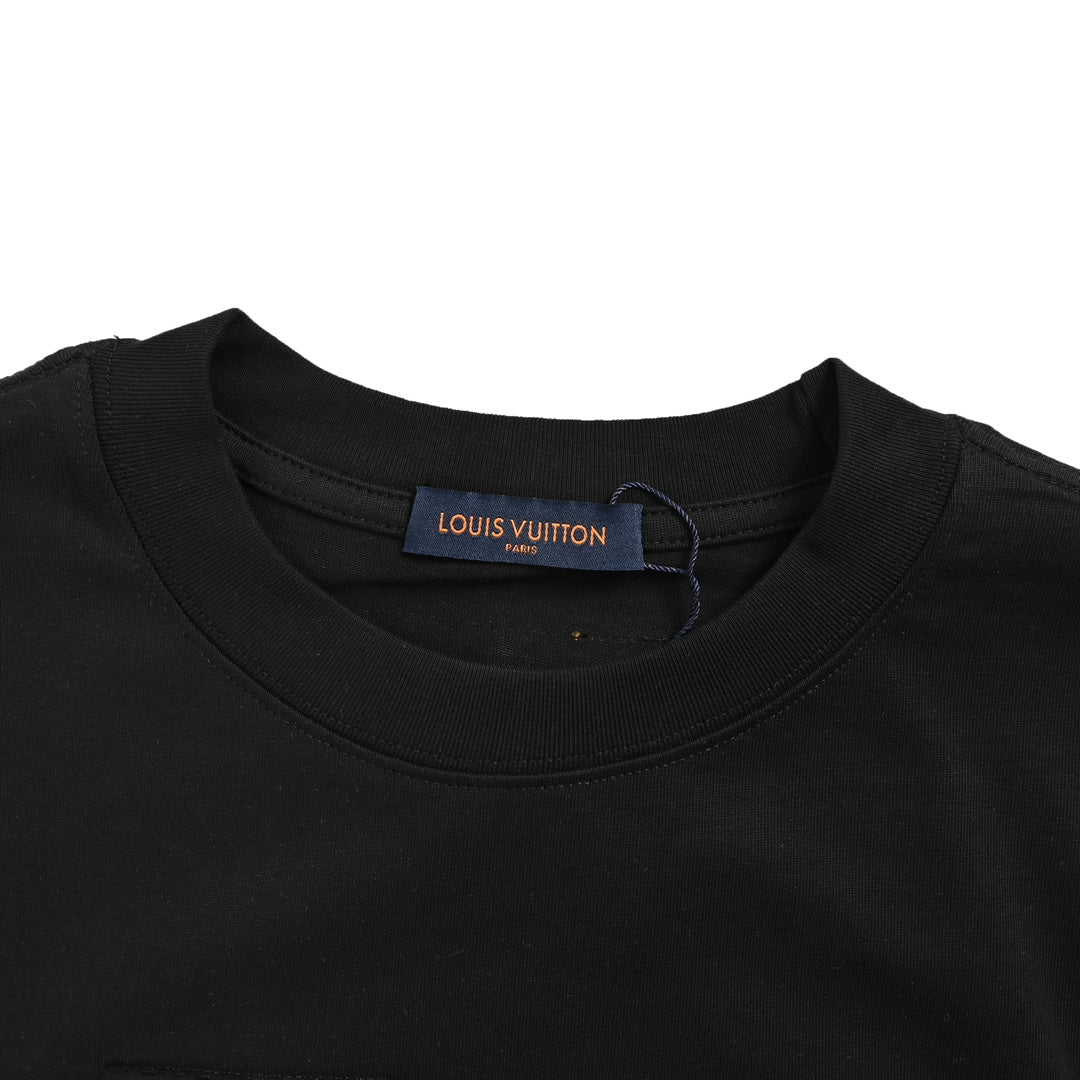 Short sleeves with large logo embedded in presbyopia embroidery