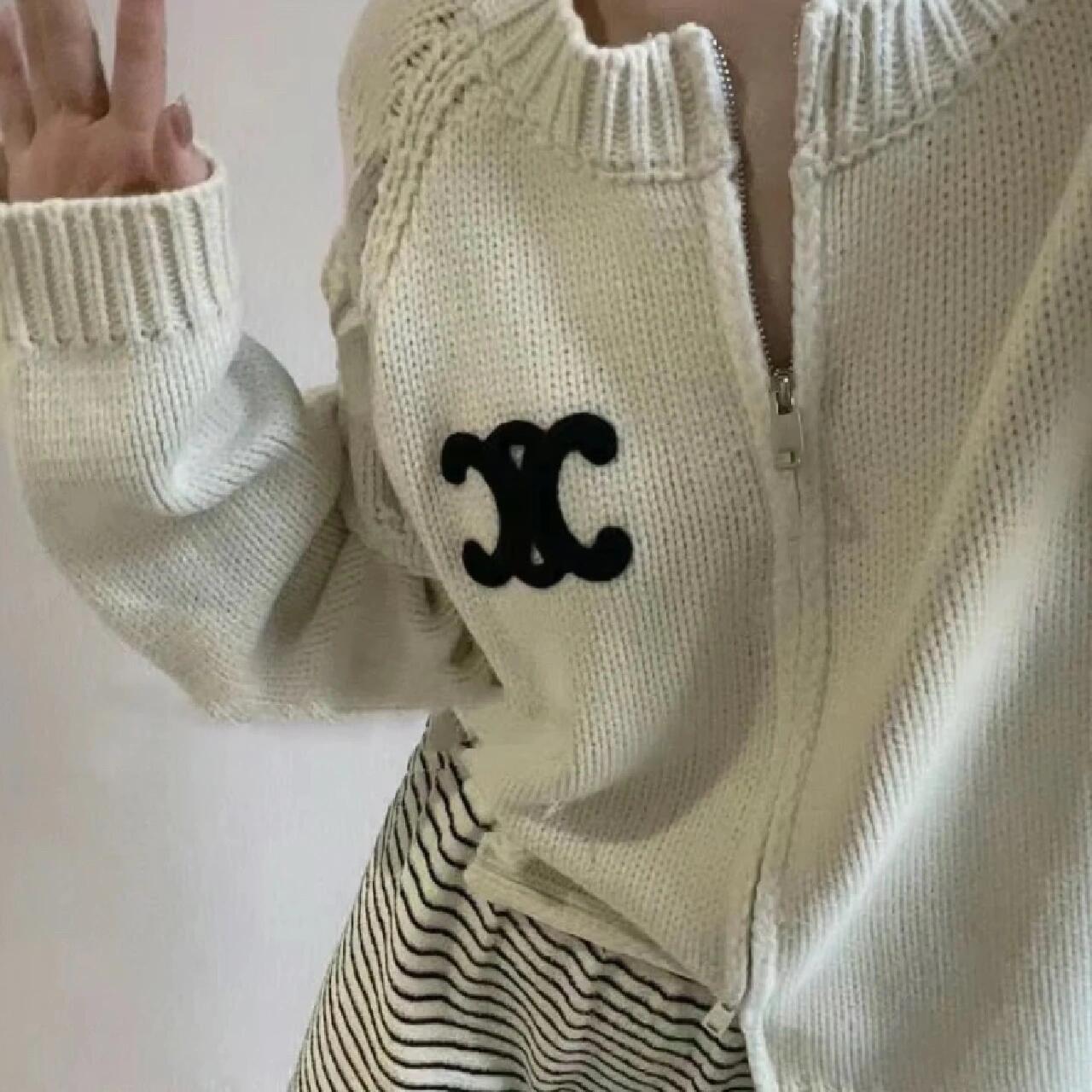 Exquisite logo embroidered knitted coat