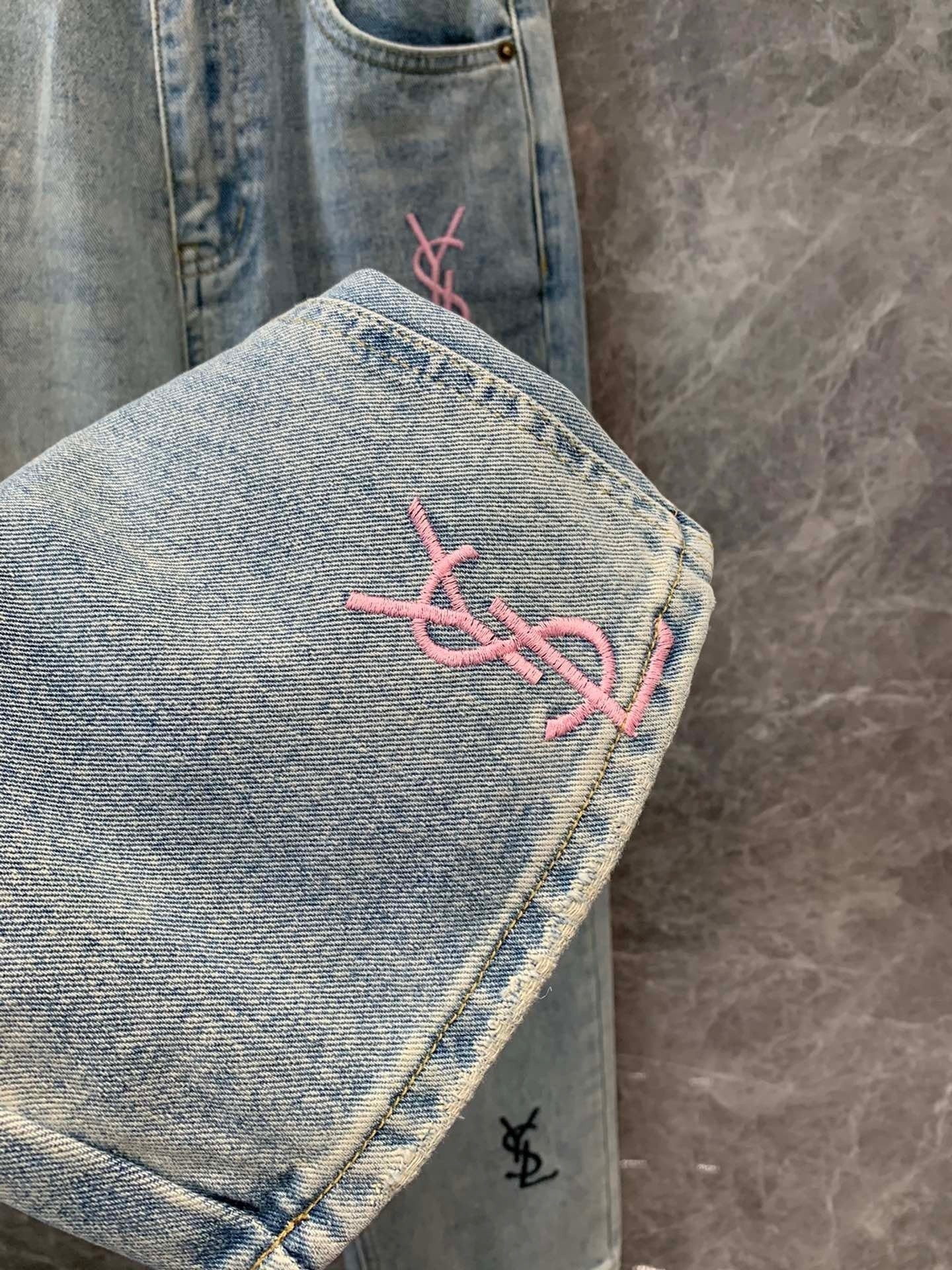 Embroidered logo slim jeans