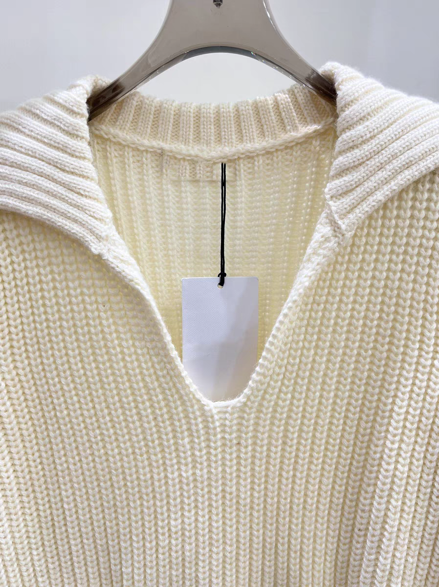 White simple deep V lapel sweater