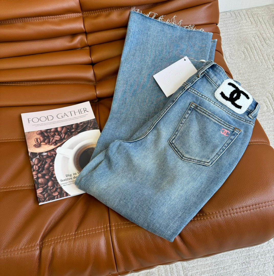 Embroidered straight jeans